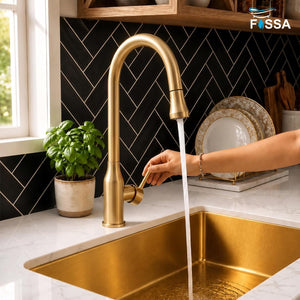 Functional design helps you use your sink area more conveniently.