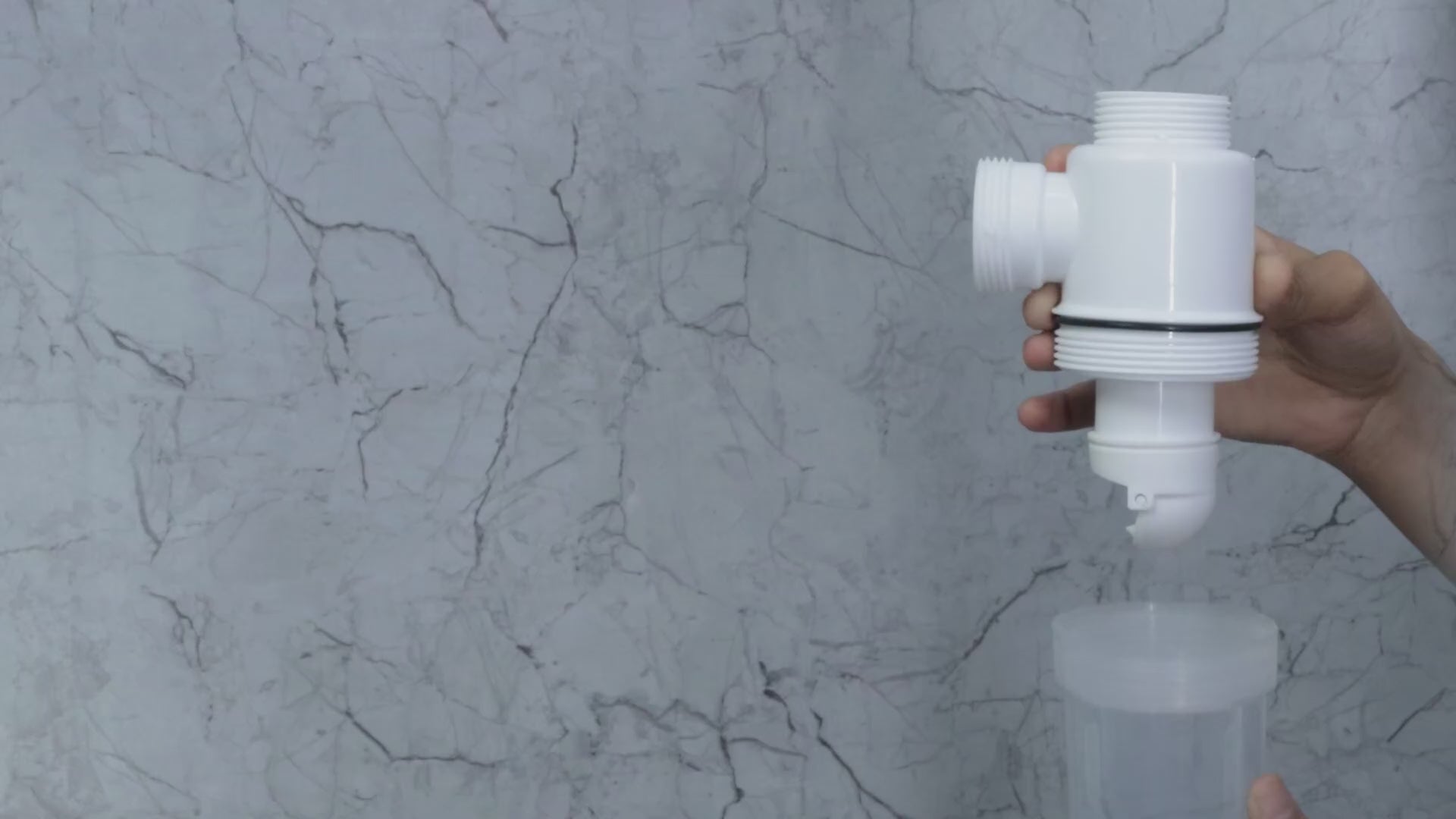 Easy to bend and adjust as per basin fitting requirement.