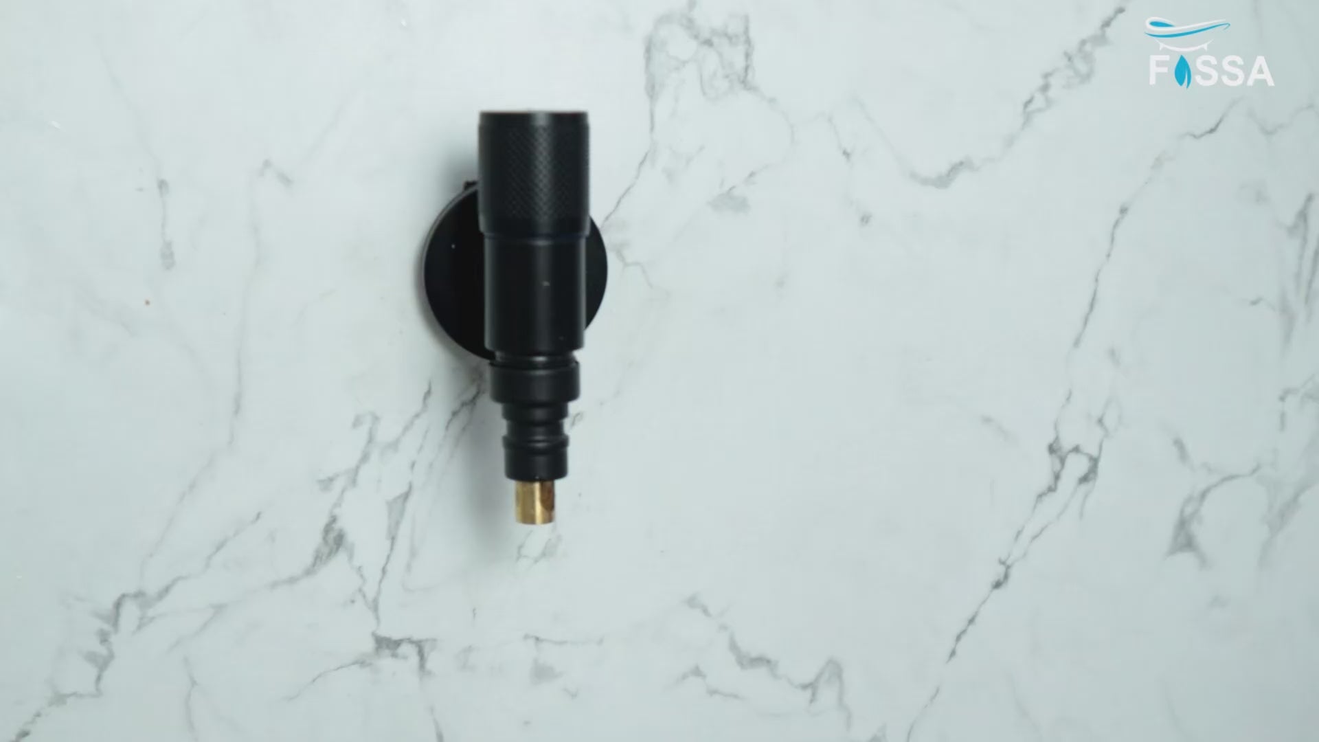 Stylish black finish gives a modern and clean look to your space.